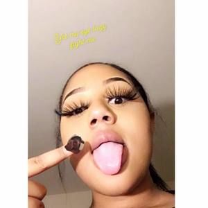 Meet your Posher, Mia